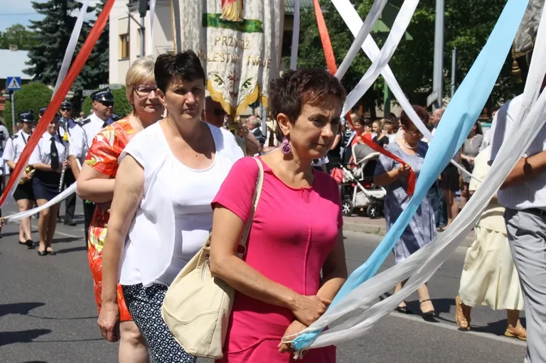 Procesje Bożego Ciała przeszły ulicami miasta (zdjęcia)