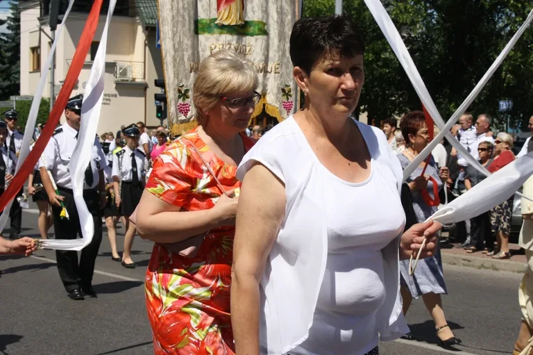 Procesje Bożego Ciała przeszły ulicami miasta (zdjęcia)