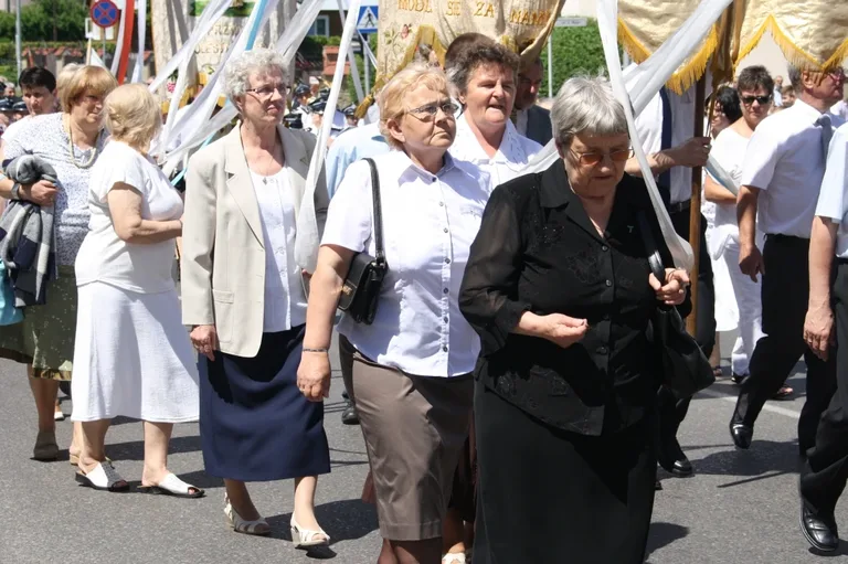 Procesje Bożego Ciała przeszły ulicami miasta (zdjęcia)