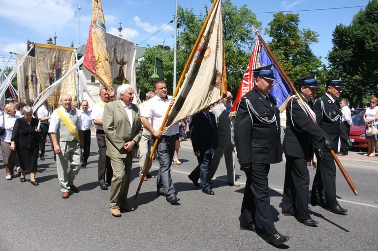 Procesje Bożego Ciała przeszły ulicami miasta (zdjęcia)
