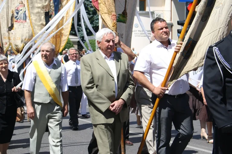 Procesje Bożego Ciała przeszły ulicami miasta (zdjęcia)