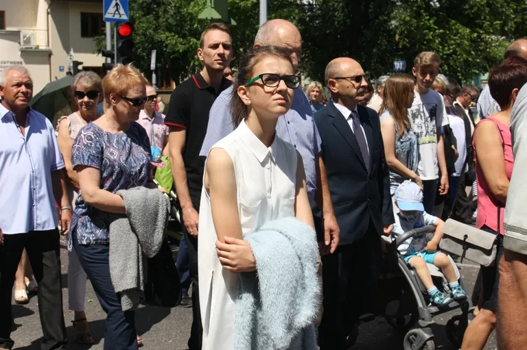 Procesje Bożego Ciała przeszły ulicami miasta (zdjęcia)