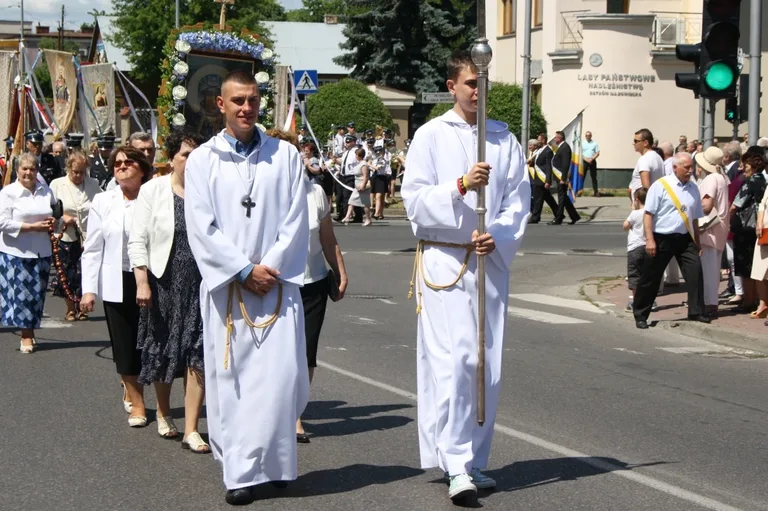 Procesje Bożego Ciała przeszły ulicami miasta (zdjęcia)