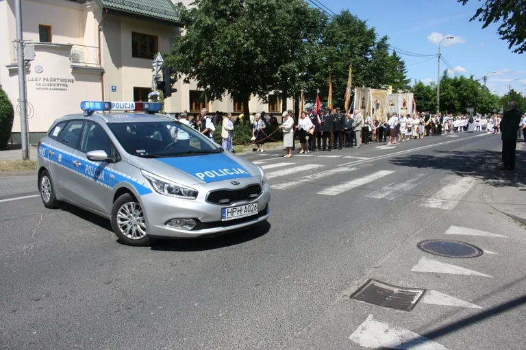 Procesje Bożego Ciała przeszły ulicami miasta (zdjęcia)