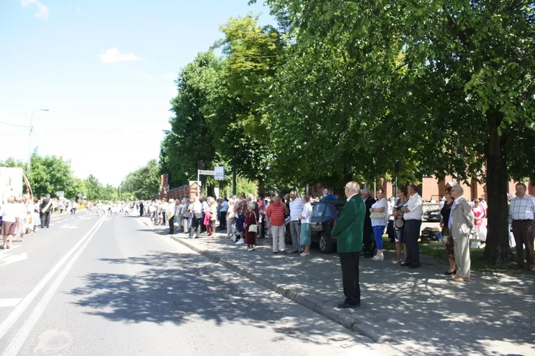 Procesje Bożego Ciała przeszły ulicami miasta (zdjęcia)