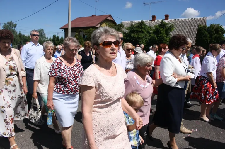 Procesje Bożego Ciała przeszły ulicami miasta (zdjęcia)