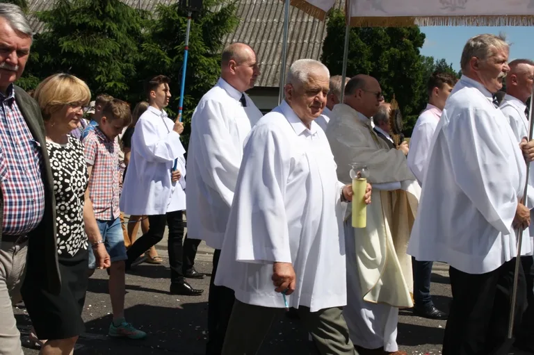 Procesje Bożego Ciała przeszły ulicami miasta (zdjęcia)