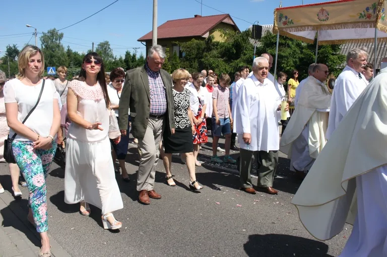 Procesje Bożego Ciała przeszły ulicami miasta (zdjęcia)