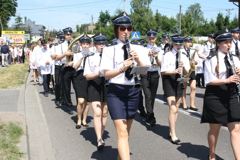 Procesje Bożego Ciała przeszły ulicami miasta (zdjęcia)