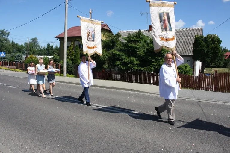 Procesje Bożego Ciała przeszły ulicami miasta (zdjęcia)