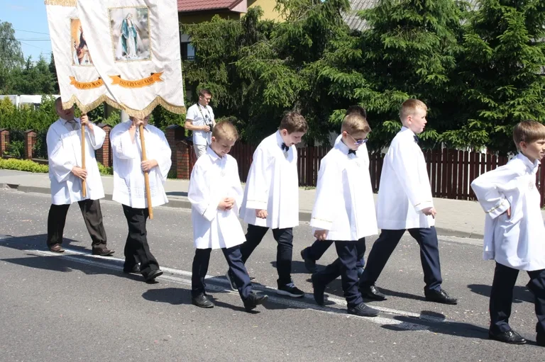 Procesje Bożego Ciała przeszły ulicami miasta (zdjęcia)