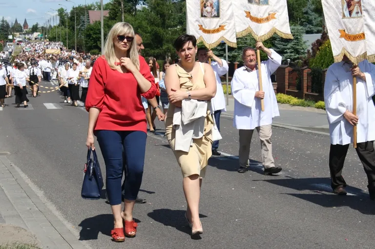 Procesje Bożego Ciała przeszły ulicami miasta (zdjęcia)