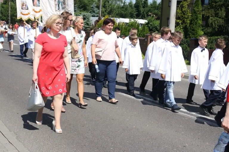 Procesje Bożego Ciała przeszły ulicami miasta (zdjęcia)