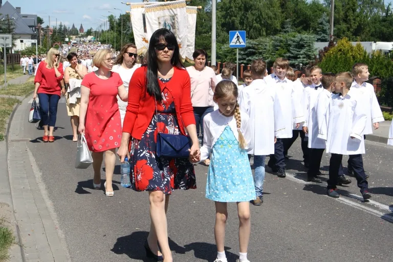 Procesje Bożego Ciała przeszły ulicami miasta (zdjęcia)