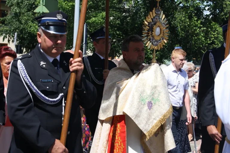 Procesje Bożego Ciała przeszły ulicami miasta (zdjęcia)