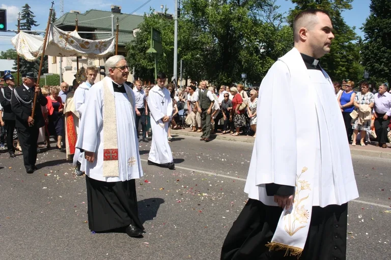 Procesje Bożego Ciała przeszły ulicami miasta (zdjęcia)