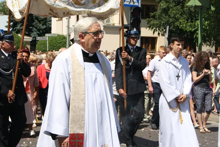 Procesje Bożego Ciała przeszły ulicami miasta (zdjęcia)