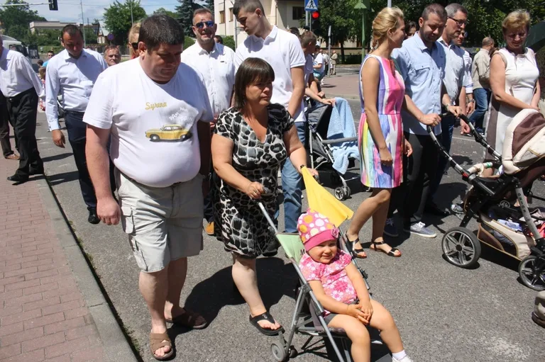 Procesje Bożego Ciała przeszły ulicami miasta (zdjęcia)
