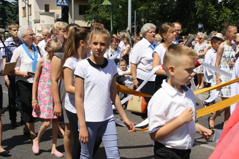 Procesje Bożego Ciała przeszły ulicami miasta (zdjęcia)