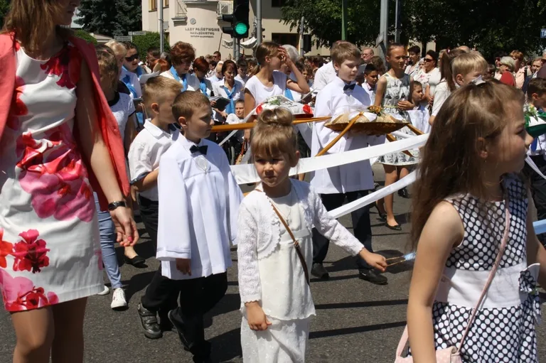 Procesje Bożego Ciała przeszły ulicami miasta (zdjęcia)