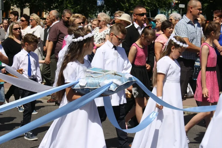 Procesje Bożego Ciała przeszły ulicami miasta (zdjęcia)