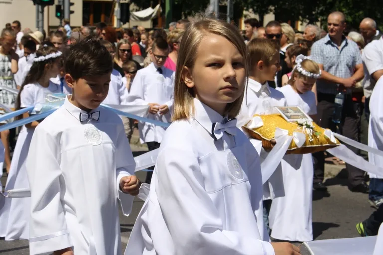 Procesje Bożego Ciała przeszły ulicami miasta (zdjęcia)