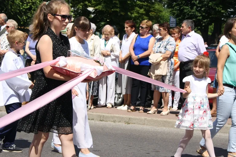 Procesje Bożego Ciała przeszły ulicami miasta (zdjęcia)