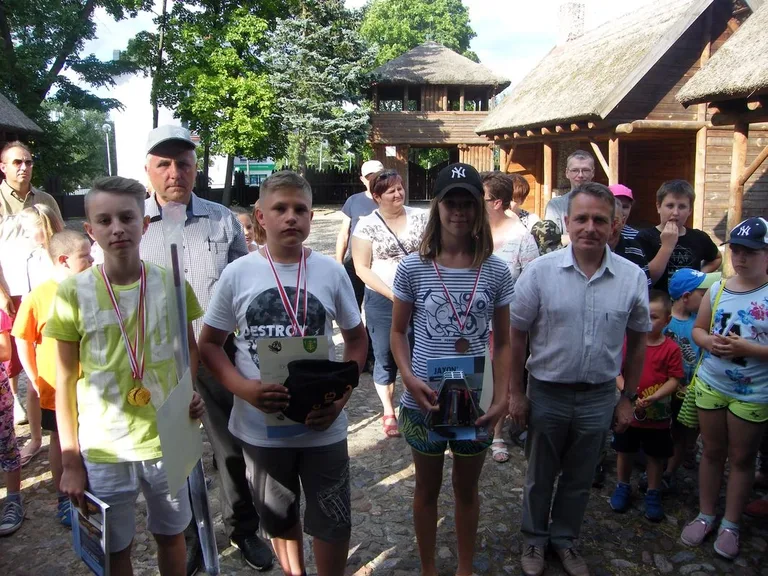 Ostrowscy wędkarze dzieciom (zdjęcia)