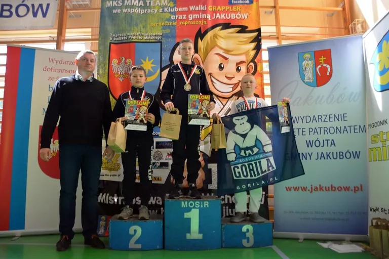 Młodzież z ostrowskiej Academii Gorila z medalami (zdjęcia)