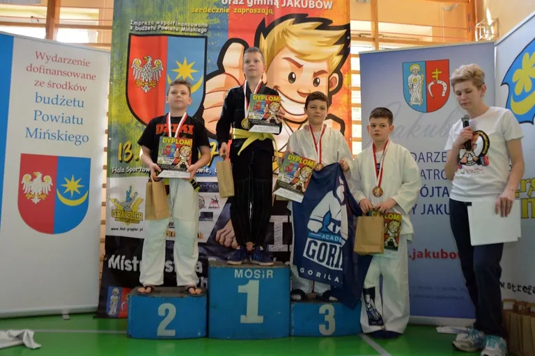 Młodzież z ostrowskiej Academii Gorila z medalami (zdjęcia)