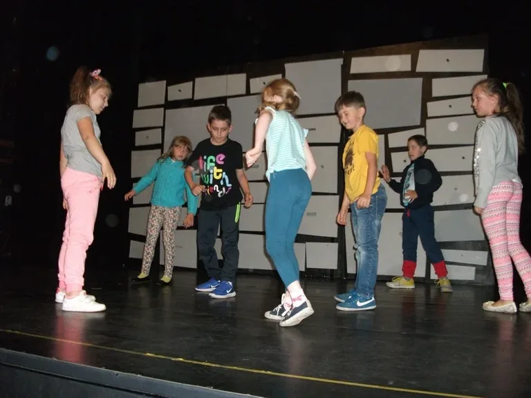 Podopieczni "Jedynki" w teatrze i muzeum (zdjęcia)