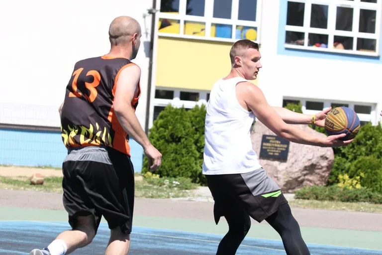 Zacięte batalie w streetballu (zdjęcia, wideo)