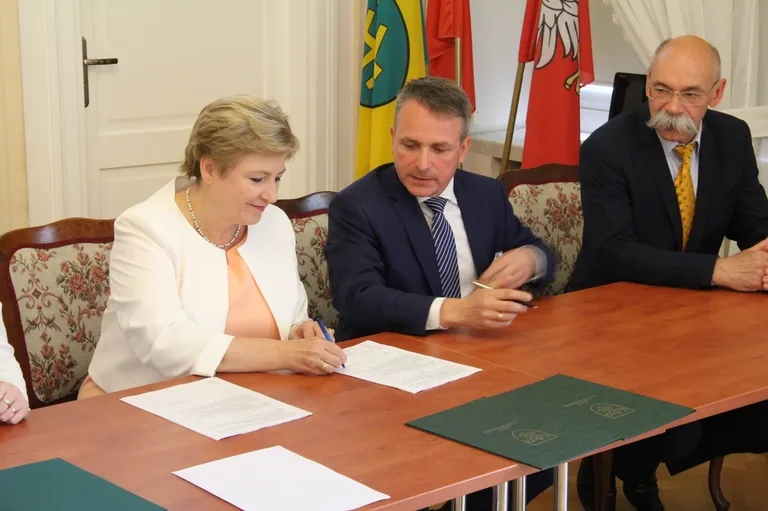 Podpisano umowę na dofinansowanie budowy ścieżek rowerowych w Ostrowi Mazowieckiej