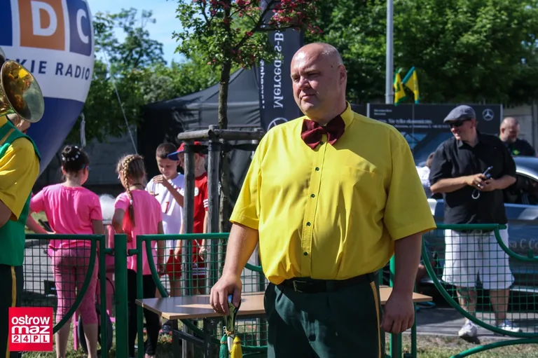 Dni Ostrowi 2017: Mażoretki i orkiestra Dęta na oficjalnym otwarciu dni miasta (zdjęcia, wideo)