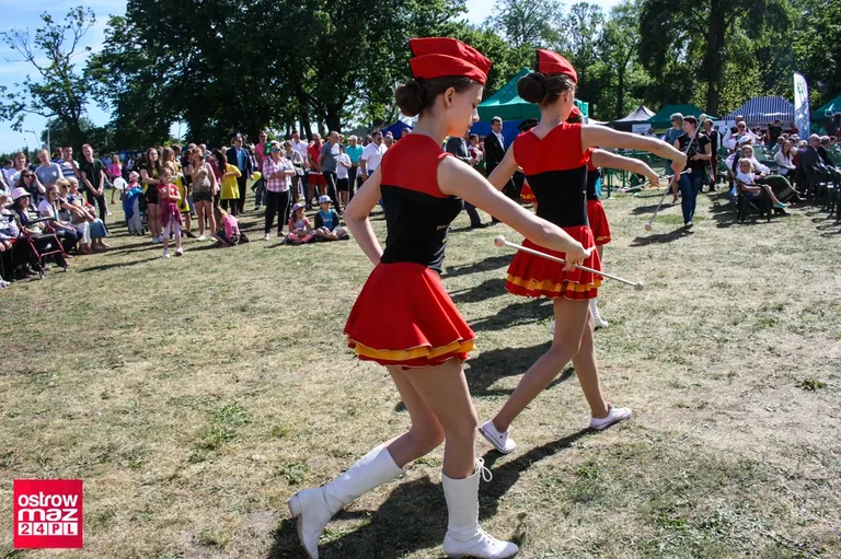 Dni Ostrowi 2017: Mażoretki i orkiestra Dęta na oficjalnym otwarciu dni miasta (zdjęcia, wideo)