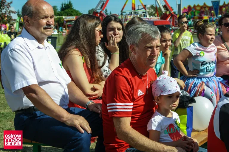 Dni Ostrowi 2017: Mażoretki i orkiestra Dęta na oficjalnym otwarciu dni miasta (zdjęcia, wideo)