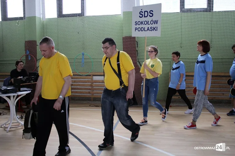 14 drużyn ŚDS rywalizowało o puchar burmistrza w tenisie stołowym (zdjęcia)