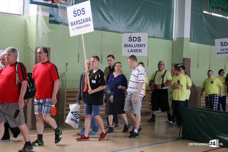 14 drużyn ŚDS rywalizowało o puchar burmistrza w tenisie stołowym (zdjęcia)