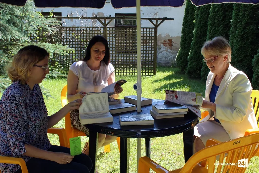 Biblioteka zaprasza do czytelni na świeżym powietrzu (zdjęcia)