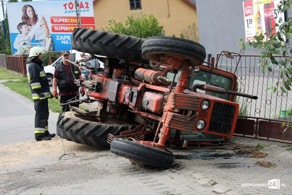 Nietypowa kolizja ciągnika rolniczego (zdjęcia)