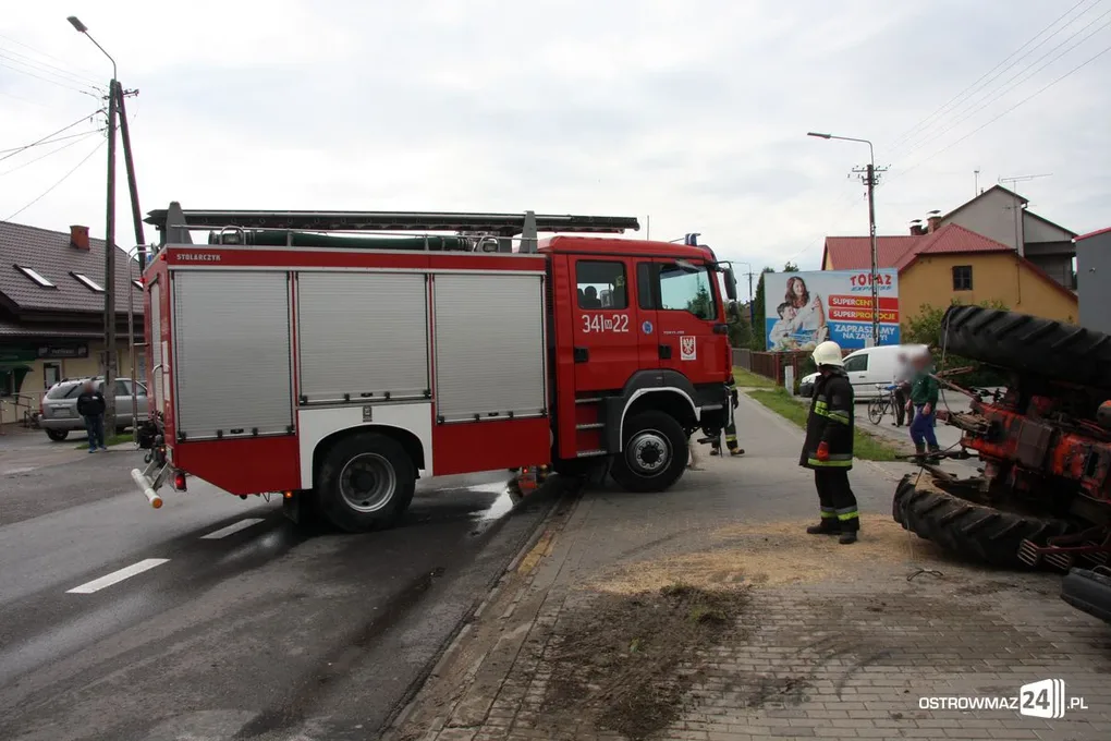 Nietypowa kolizja ciągnika rolniczego (zdjęcia)