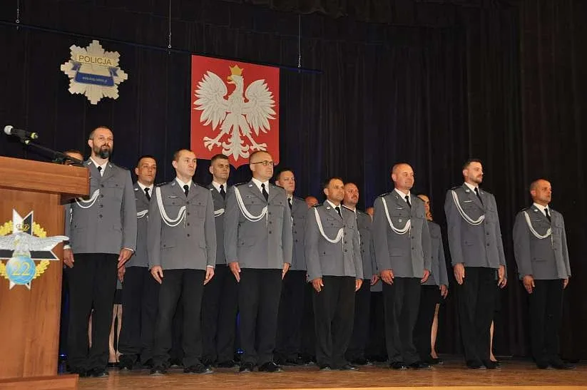 Odznaczenia i awanse na Powiatowym Święcie Policji w Komorowie (zdjęcia, wideo)