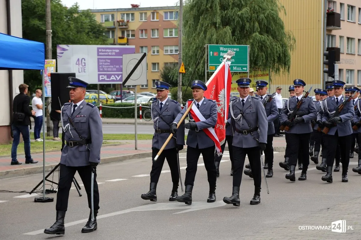 Burmistrz Bauer, wójt Kordek i ostrowscy policjanci odznaczeni (zdjęcia, wideo)