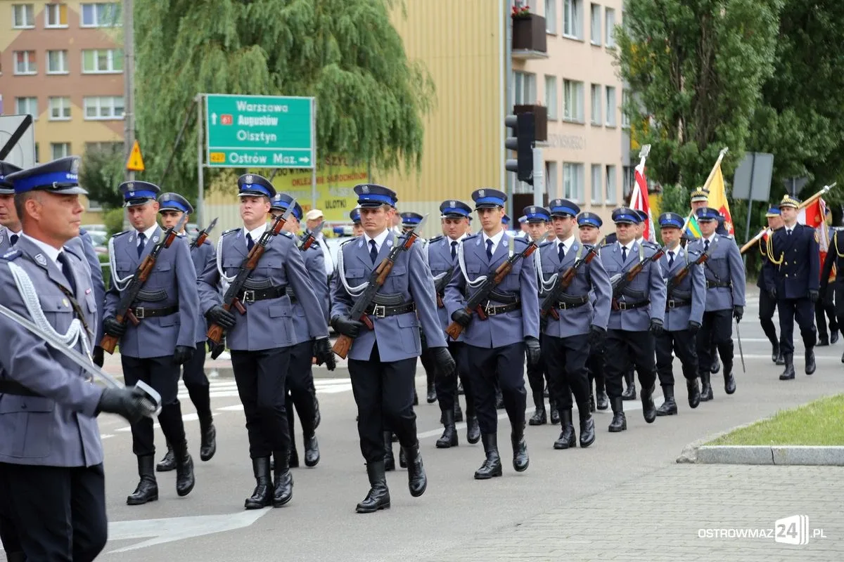 Burmistrz Bauer, wójt Kordek i ostrowscy policjanci odznaczeni (zdjęcia, wideo)