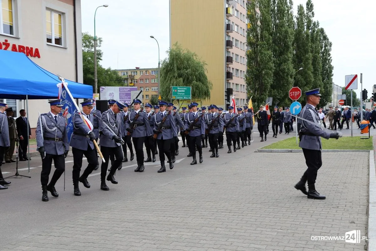 Burmistrz Bauer, wójt Kordek i ostrowscy policjanci odznaczeni (zdjęcia, wideo)
