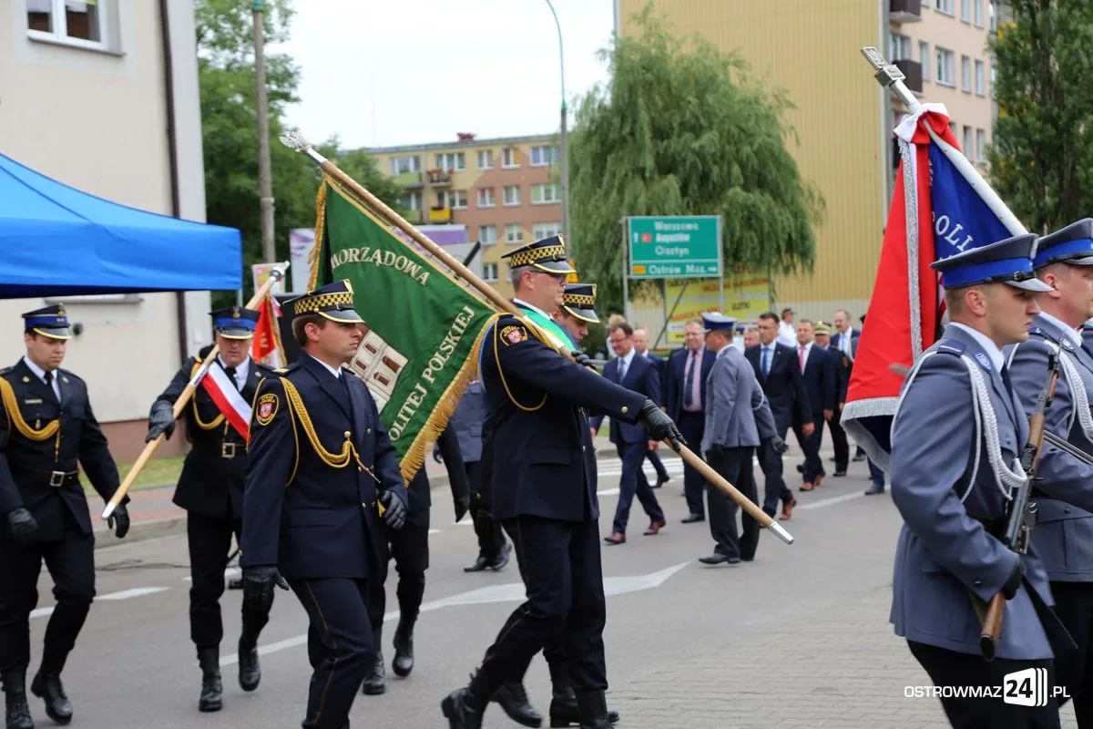 Burmistrz Bauer, wójt Kordek i ostrowscy policjanci odznaczeni (zdjęcia, wideo)