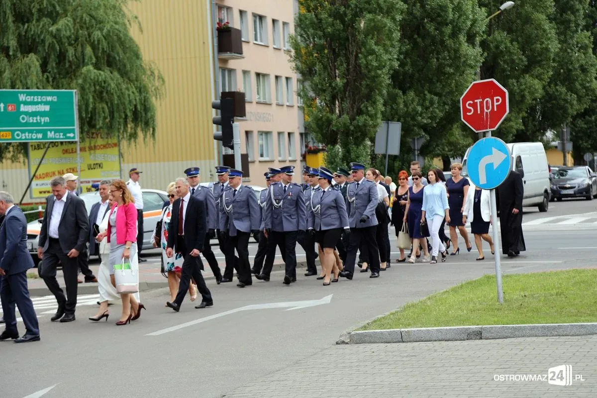 Burmistrz Bauer, wójt Kordek i ostrowscy policjanci odznaczeni (zdjęcia, wideo)