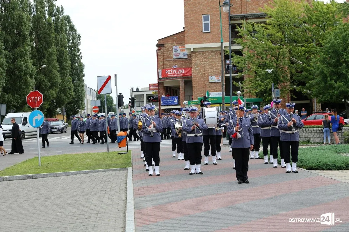 Burmistrz Bauer, wójt Kordek i ostrowscy policjanci odznaczeni (zdjęcia, wideo)