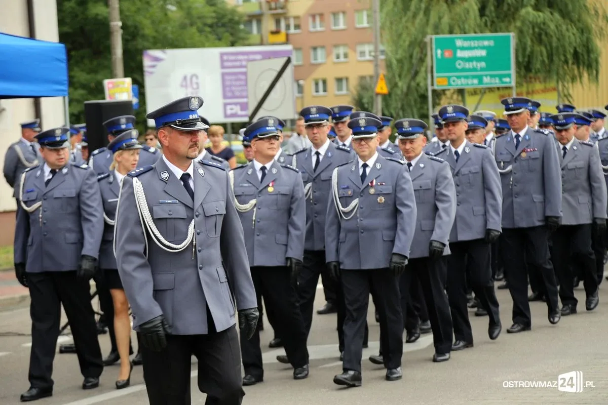Burmistrz Bauer, wójt Kordek i ostrowscy policjanci odznaczeni (zdjęcia, wideo)