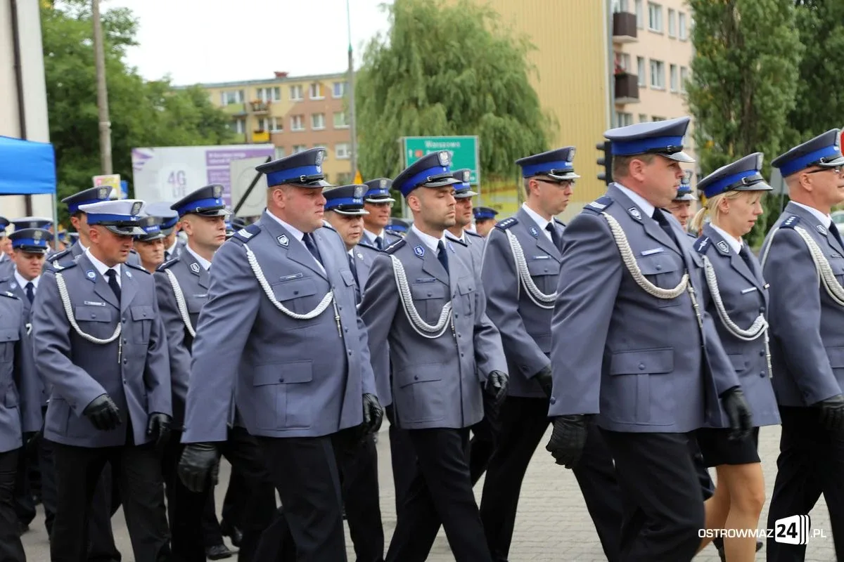 Burmistrz Bauer, wójt Kordek i ostrowscy policjanci odznaczeni (zdjęcia, wideo)